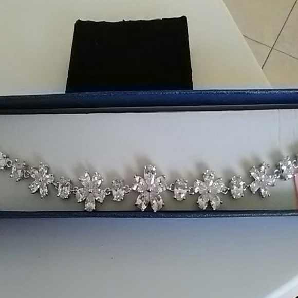 shop LC Jewelry - Diamond floral bracelet